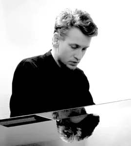 Péter Balatoni pianist